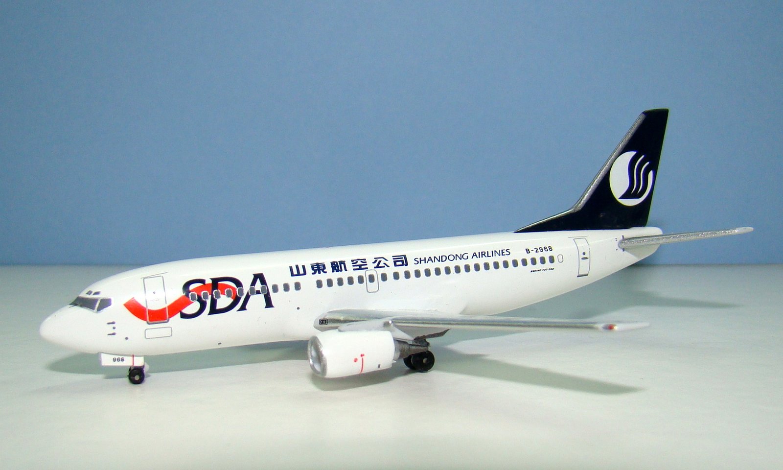 Shandong Airlines Boeing 737-300 B-2968 Aeroclassics 1:400 Scale Model Airliner