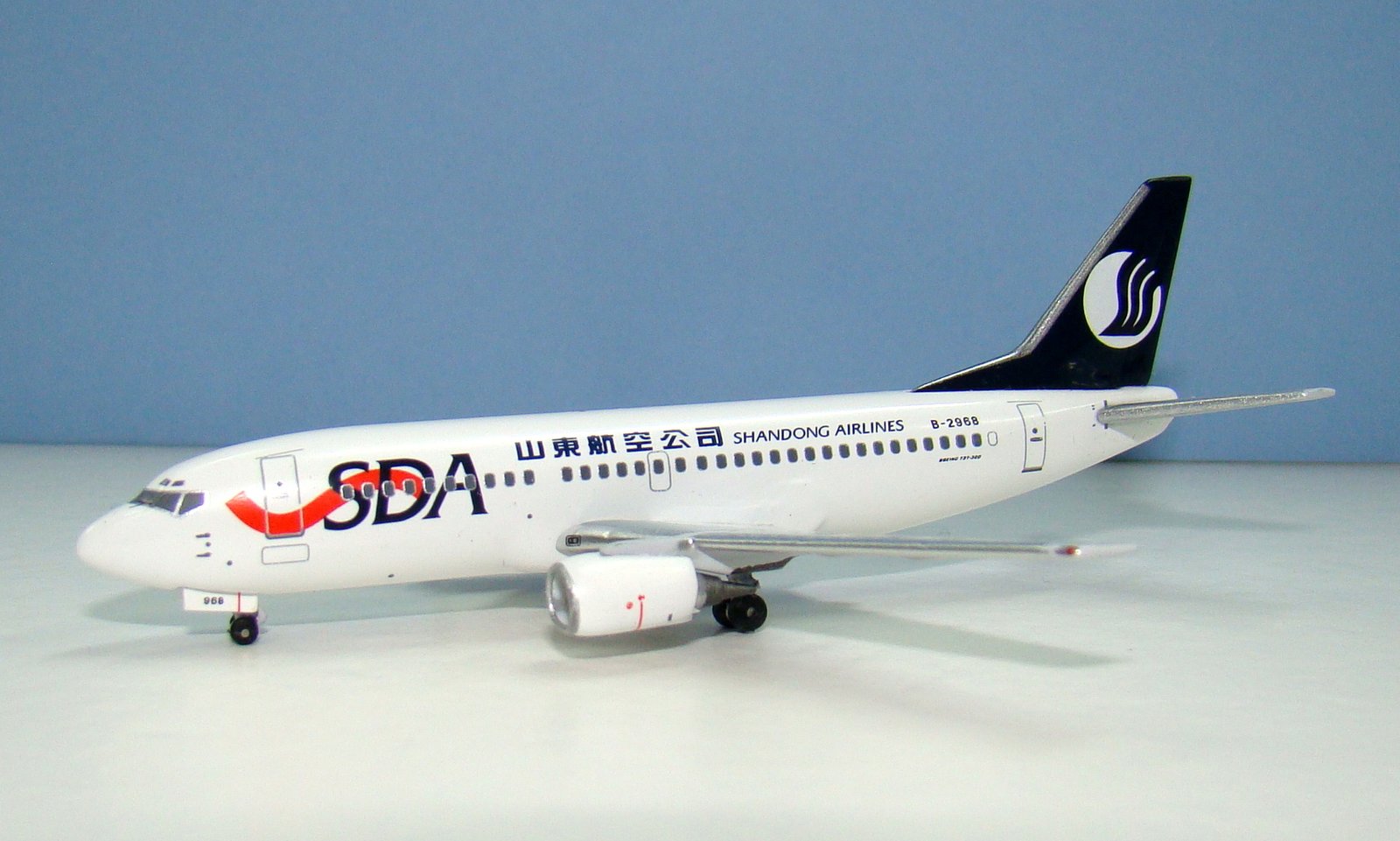 Shandong Airlines Boeing 737-300 B-2968 Aeroclassics 1:400 Scale Model Airliner