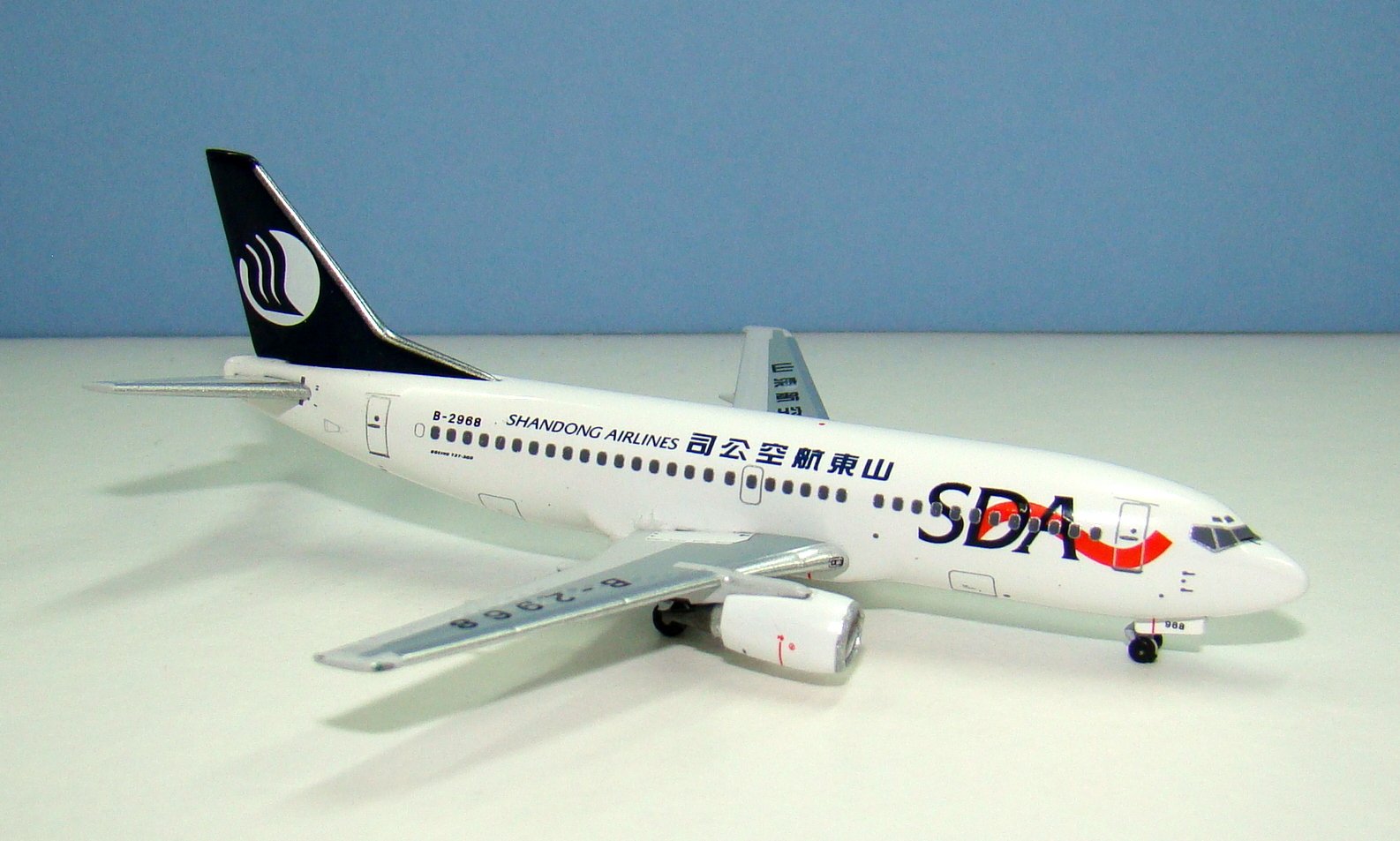 Shandong Airlines Boeing 737-300 B-2968 Aeroclassics 1:400 Scale Model Airliner