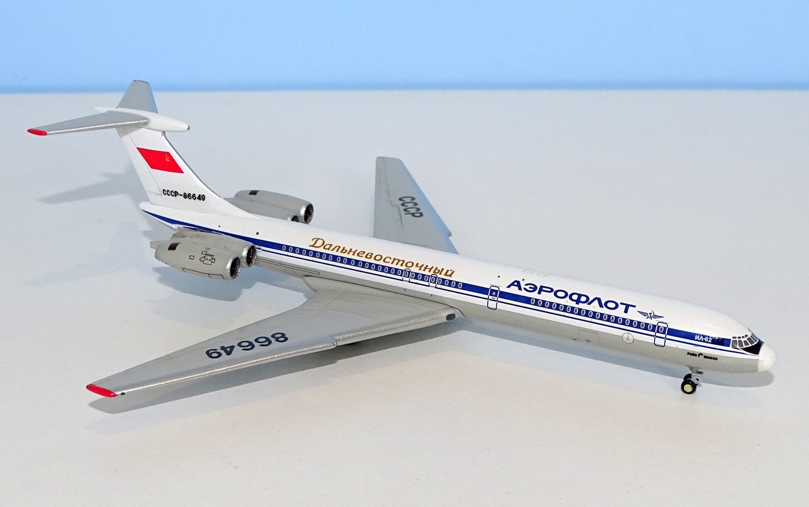 Aeroflot Il-62 CCCP-86649 Custom model by DT Customs with 3D printed NK-8-4 engines - Gemini IL-62M base mould