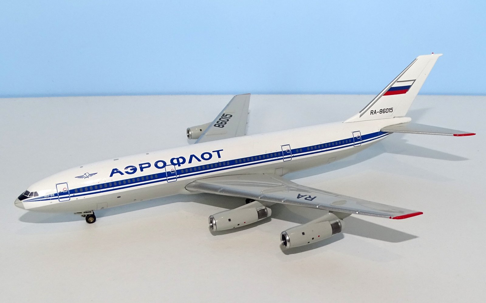 Aeroflot Ilyushin Il-86 RA-86015 by Gemini Jets