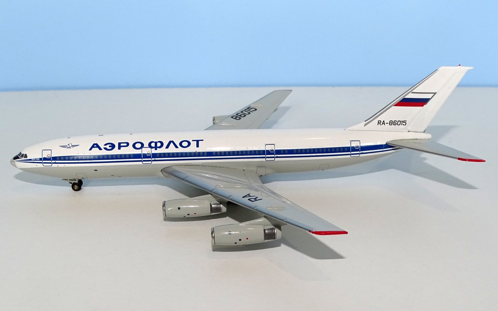Aeroflot Ilyushin Il-86 RA-86015 by Gemini Jets
