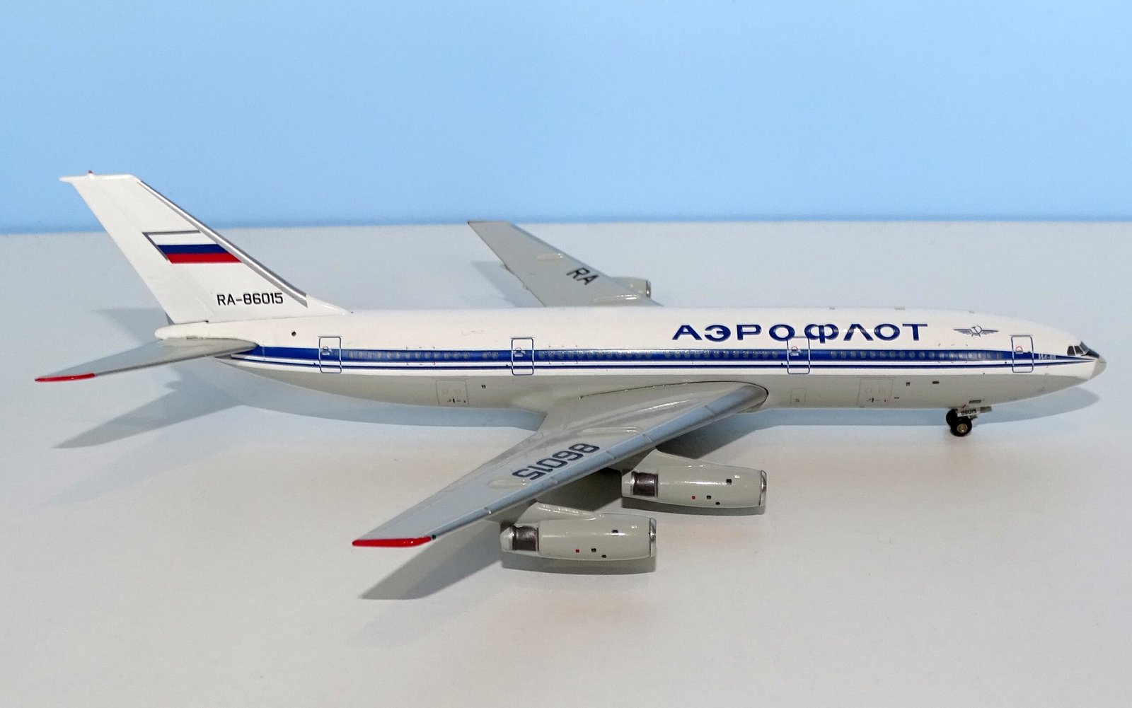 Aeroflot Ilyushin Il-86 RA-86015 by Gemini Jets
