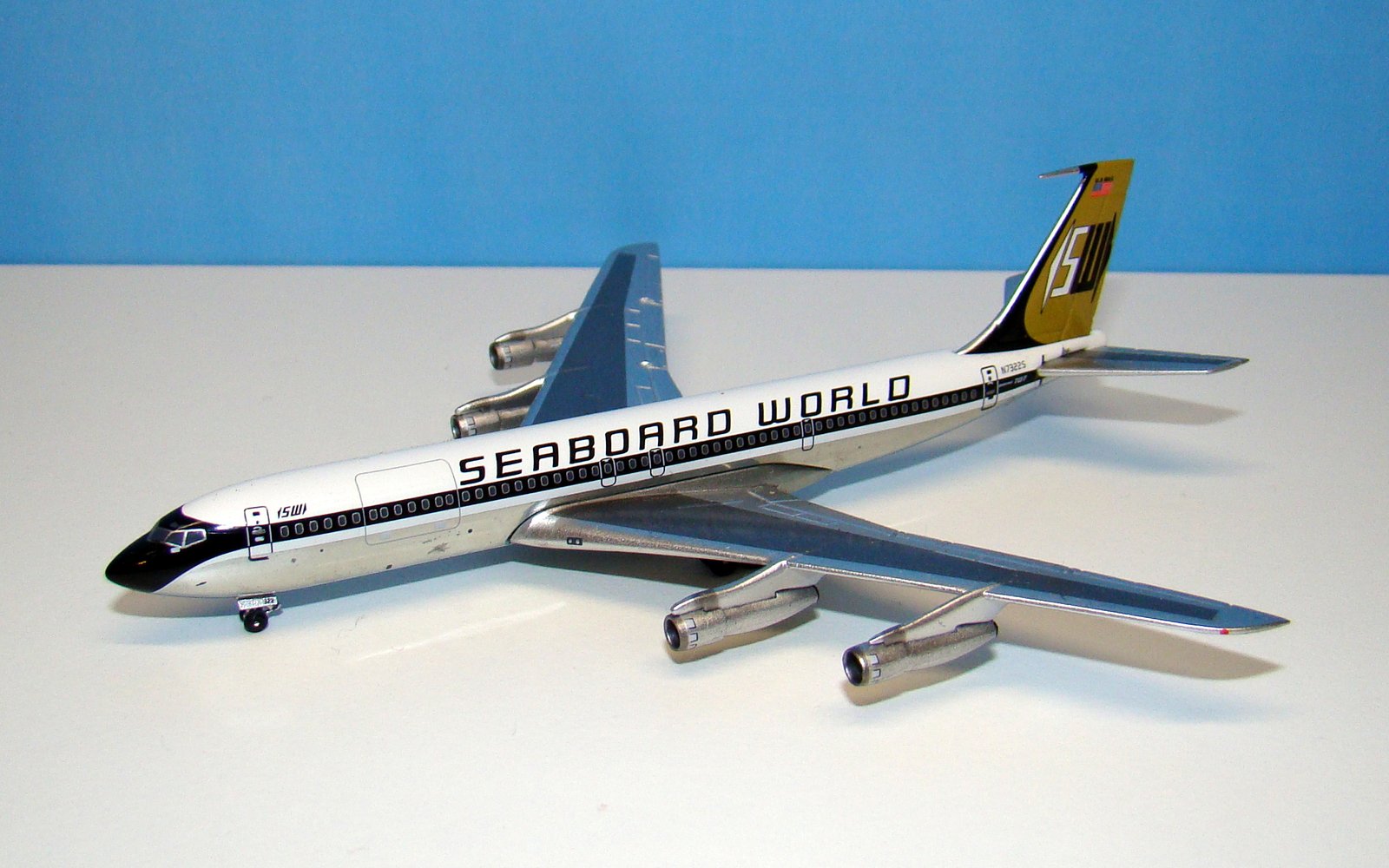 Seaboard World Airlines Boeing 707-345C N7322S Aeroclassics 1:400 Scale Model Airliner