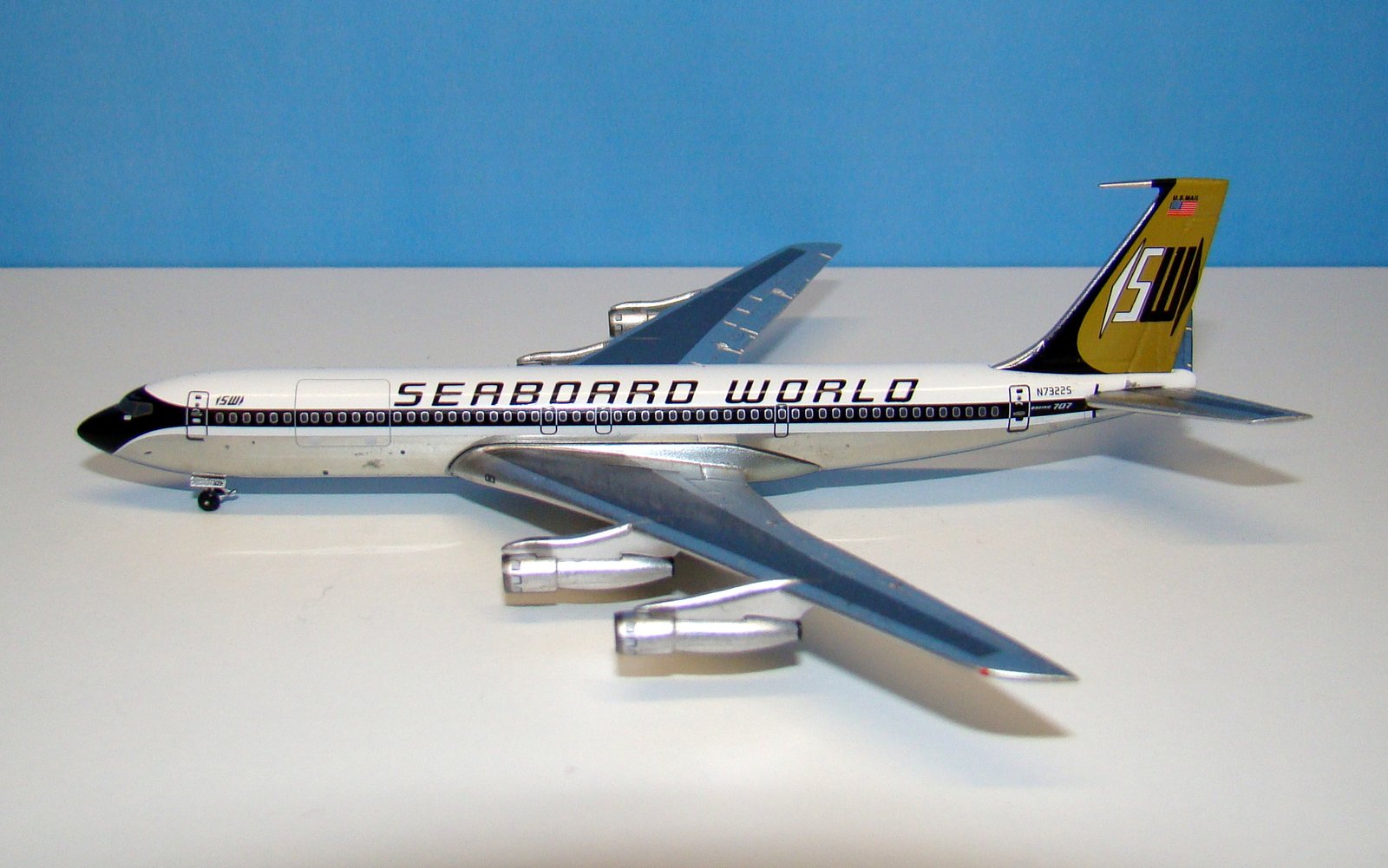 Seaboard World Airlines Boeing 707-345C N7322S Aeroclassics 1:400 Scale Model Airliner