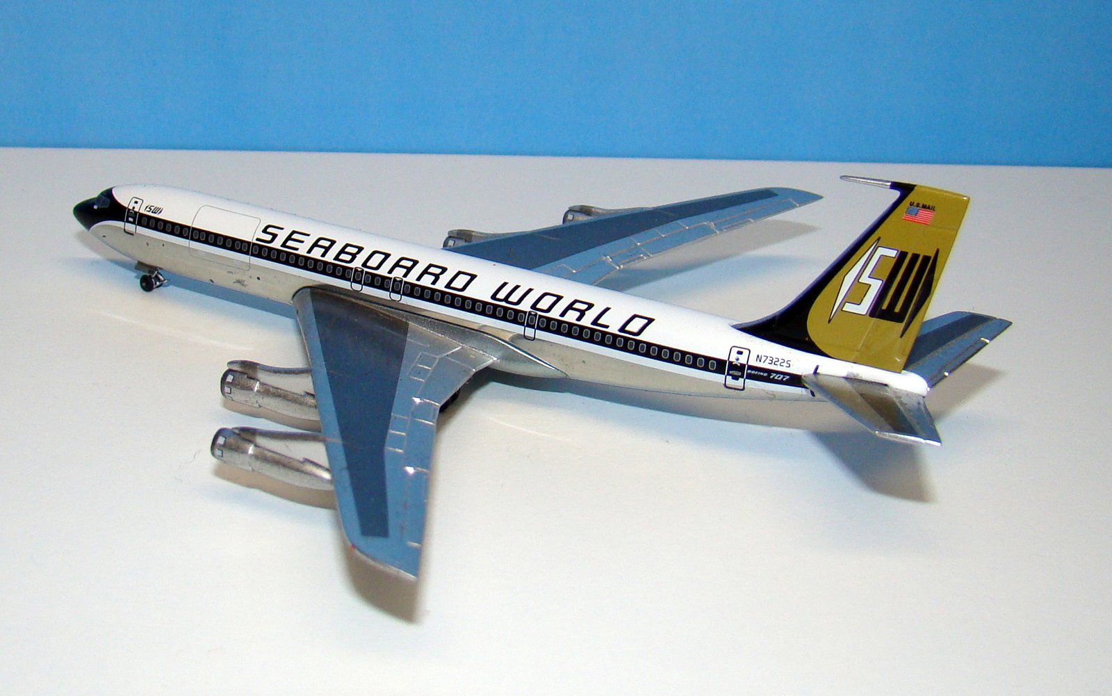 Seaboard World Airlines Boeing 707-345C N7322S Aeroclassics 1:400 Scale Model Airliner
