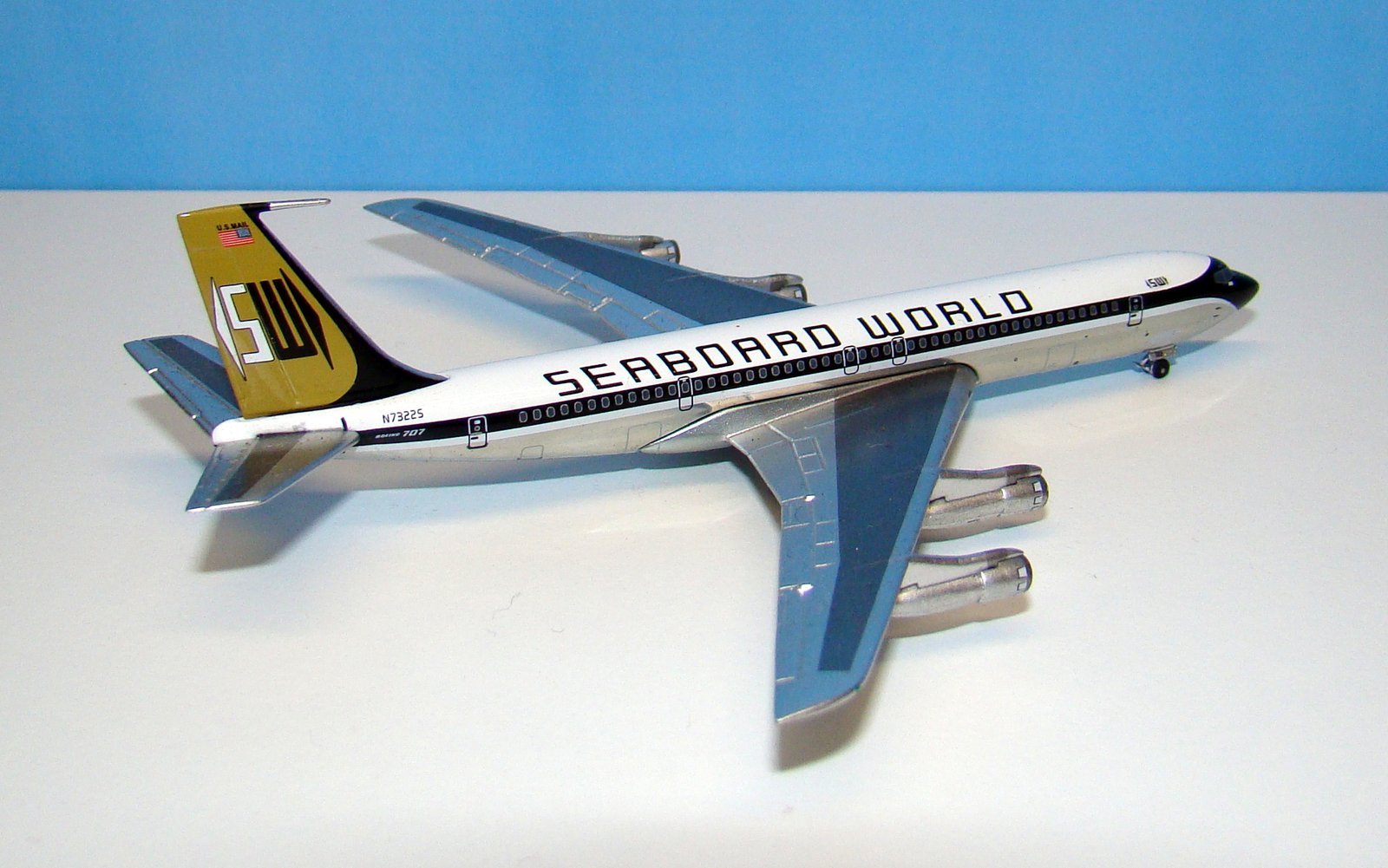 Seaboard World Airlines Boeing 707-345C N7322S Aeroclassics 1:400 Scale Model Airliner
