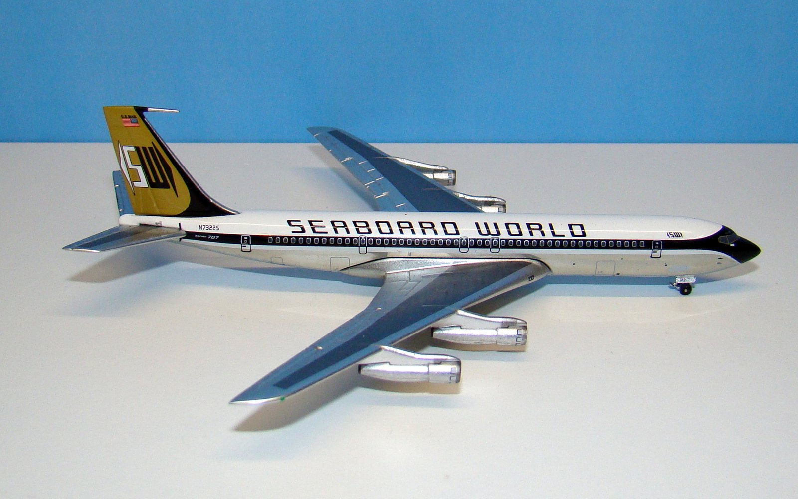 Seaboard World Airlines Boeing 707-345C N7322S Aeroclassics 1:400 Scale Model Airliner