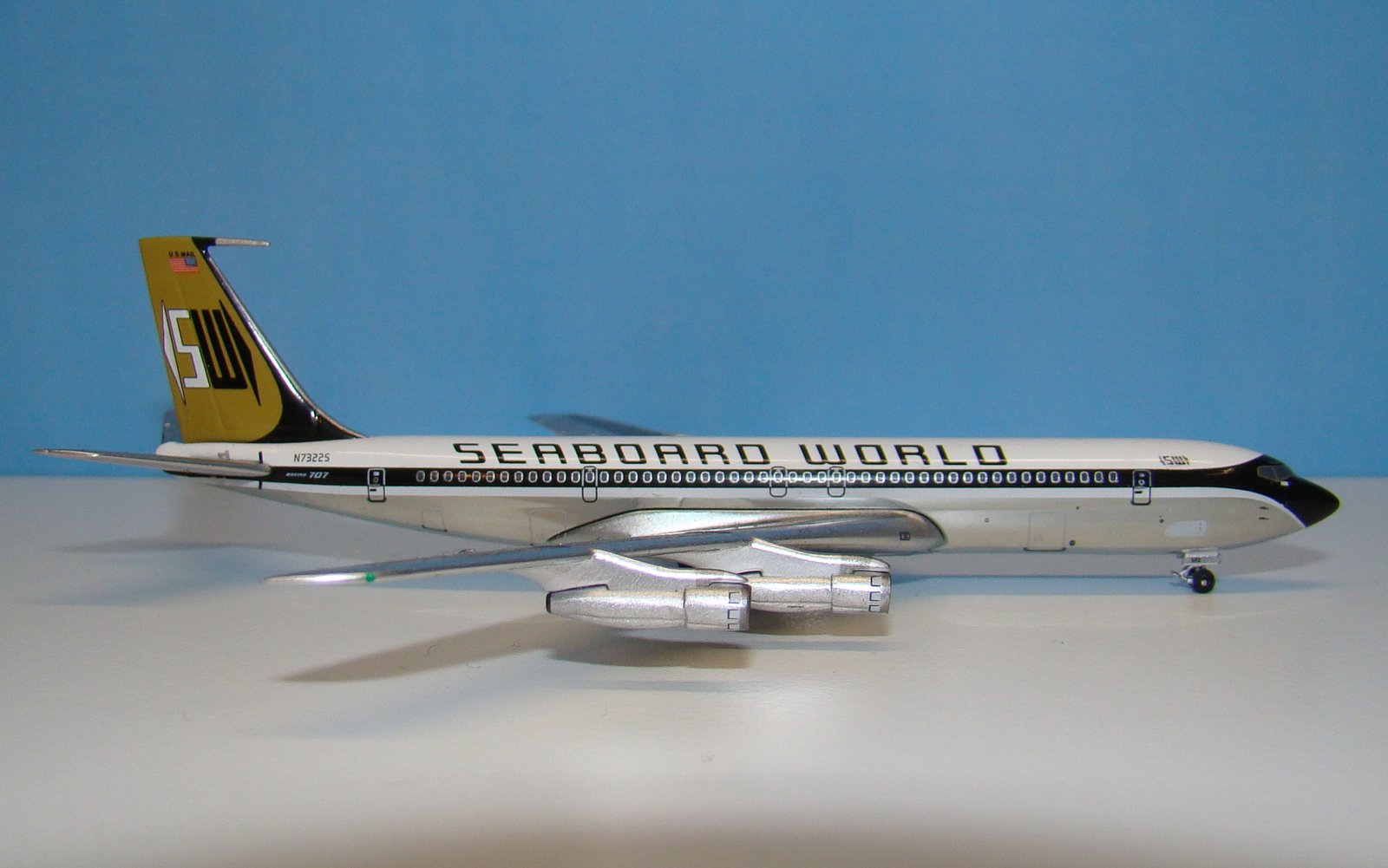 Seaboard World Airlines Boeing 707-345C N7322S Aeroclassics 1:400 Scale Model Airliner