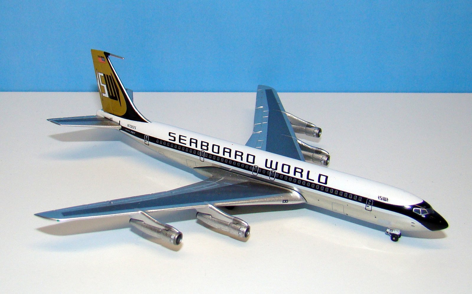 Seaboard World Airlines Boeing 707-345C N7322S Aeroclassics 1:400 Scale Model Airliner