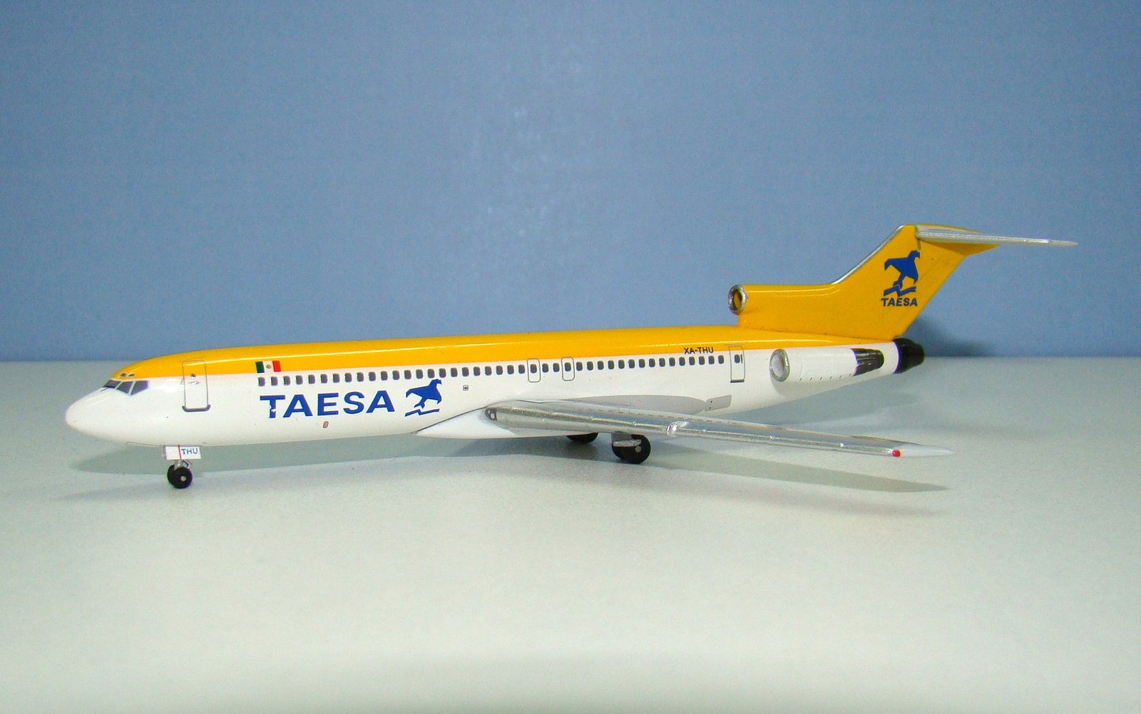 TAESA Boeing 727-225Adv XA-THU Aeroclassics 1:400 Scale Model Airliner