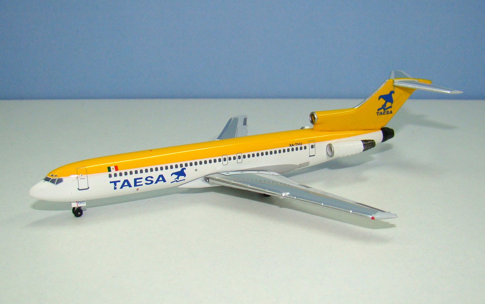 TAESA Boeing 727-225Adv XA-THU Aeroclassics 1:400 Scale Model Airliner
