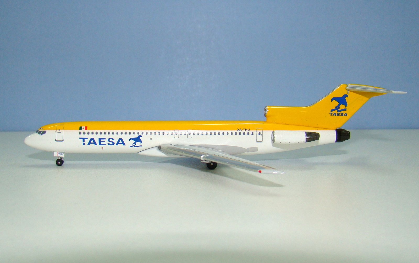 TAESA Boeing 727-225Adv XA-THU Aeroclassics 1:400 Scale Model Airliner