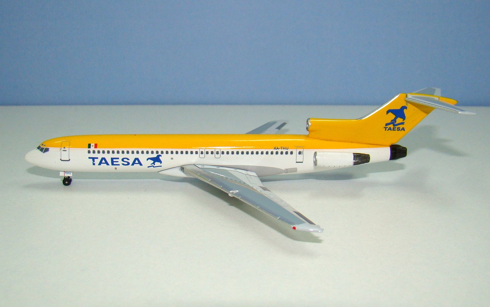 TAESA Boeing 727-225Adv XA-THU Aeroclassics 1:400 Scale Model Airliner