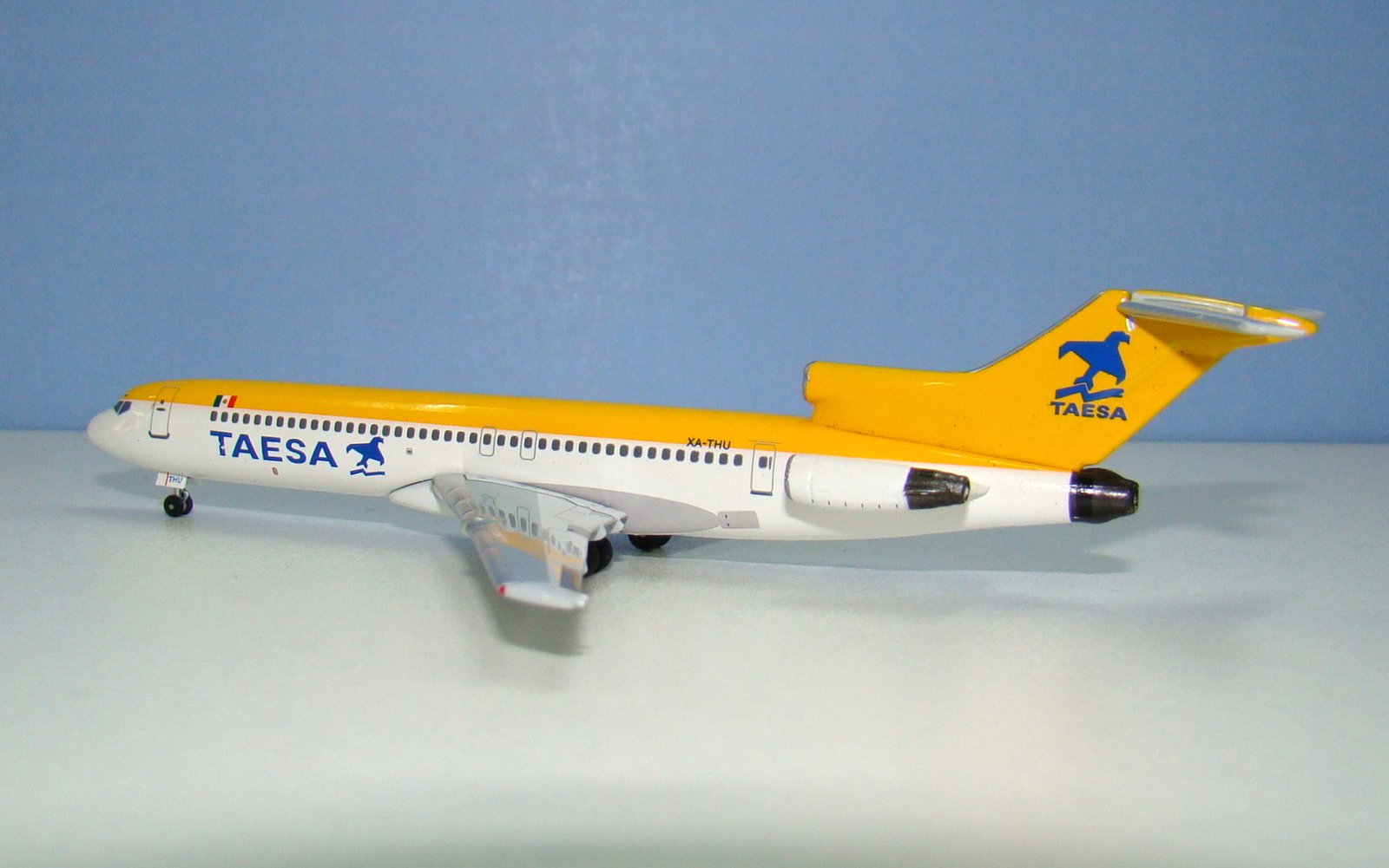 TAESA Boeing 727-225Adv XA-THU Aeroclassics 1:400 Scale Model Airliner