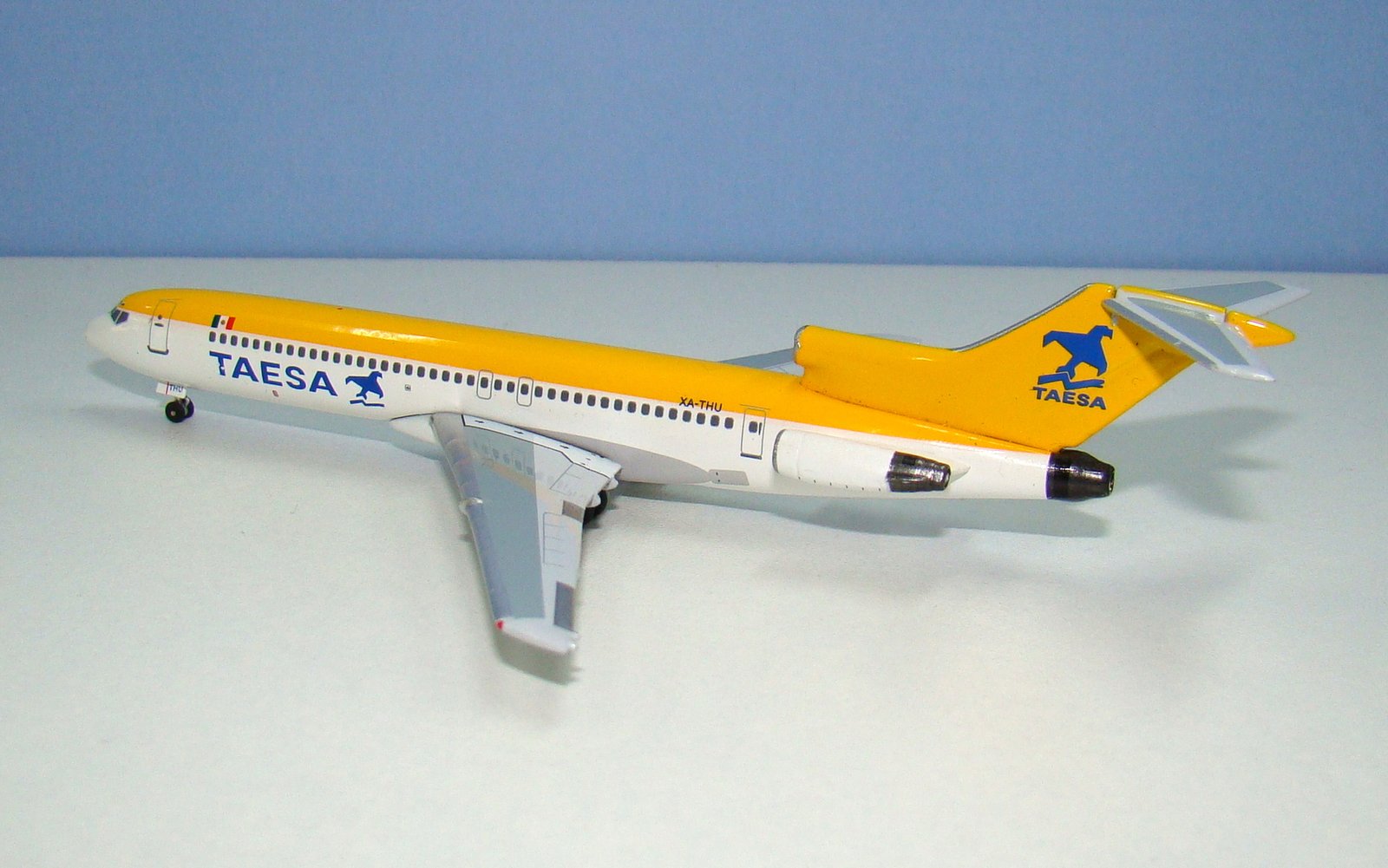 TAESA Boeing 727-225Adv XA-THU Aeroclassics 1:400 Scale Model Airliner