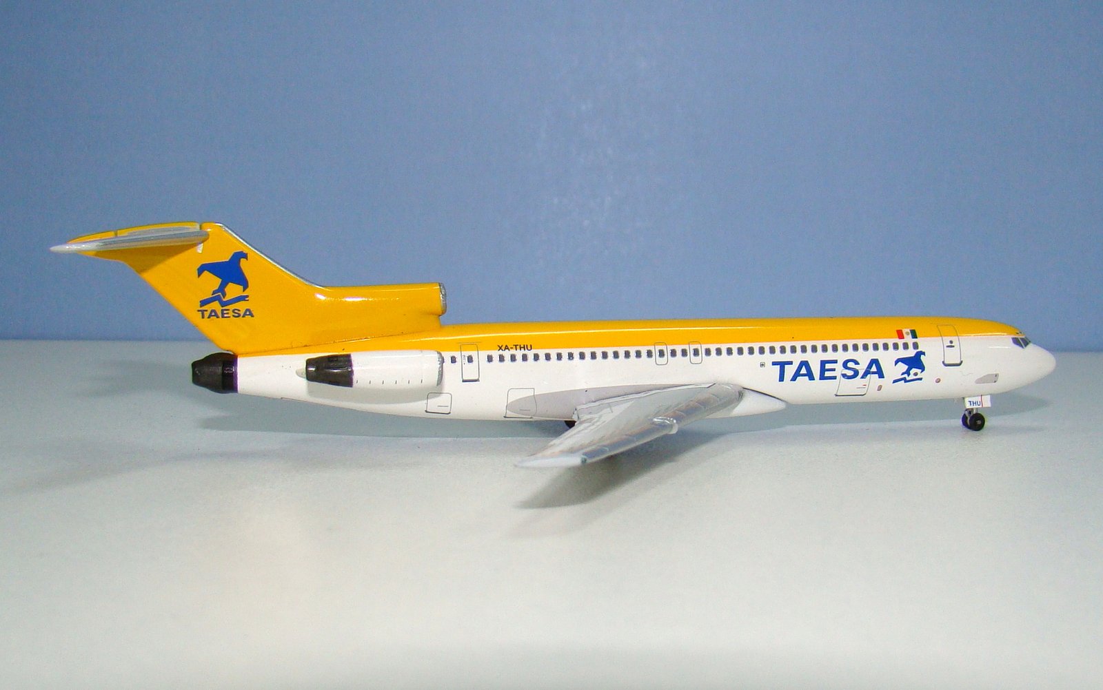 TAESA Boeing 727-225Adv XA-THU Aeroclassics 1:400 Scale Model Airliner