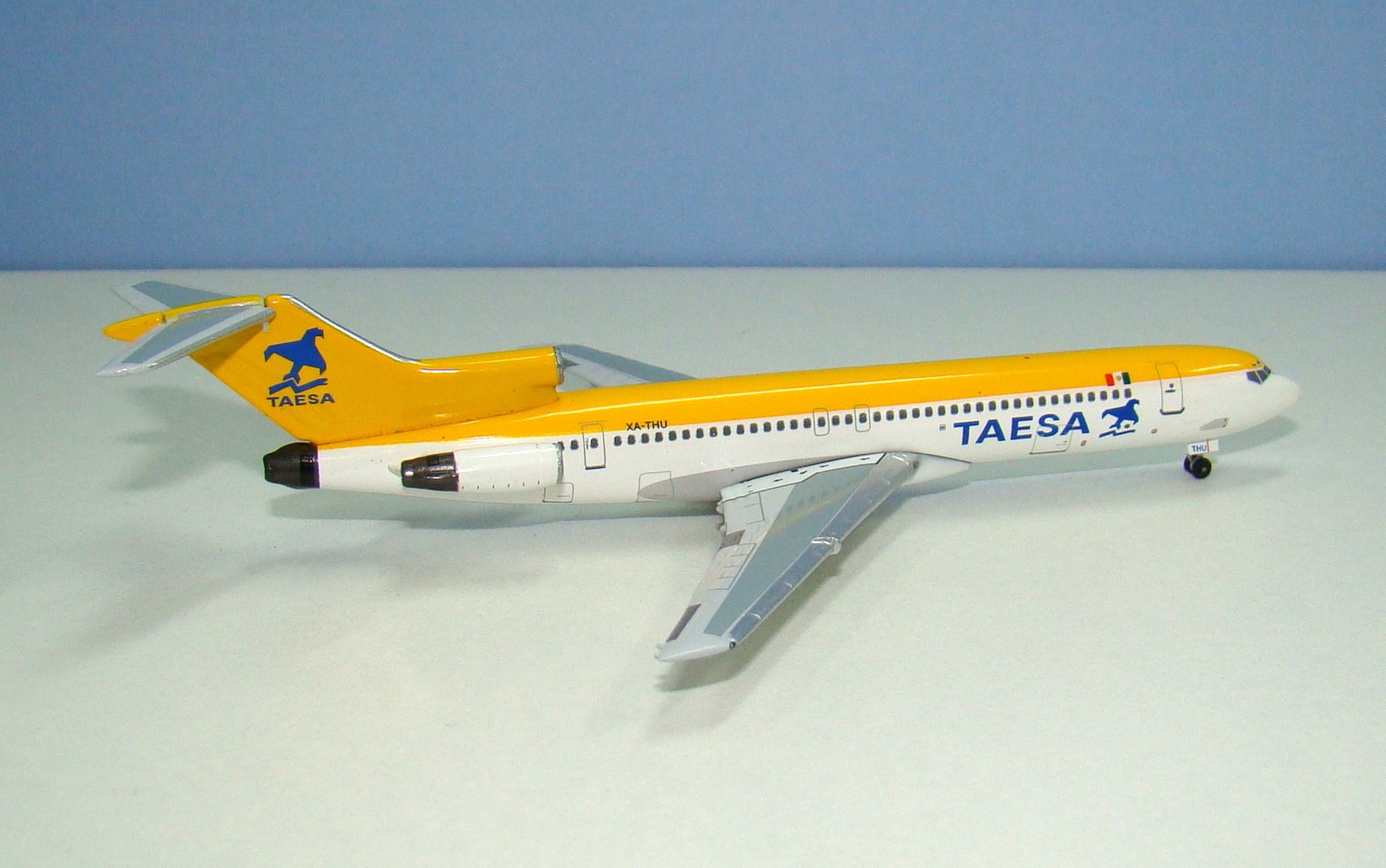 TAESA Boeing 727-225Adv XA-THU Aeroclassics 1:400 Scale Model Airliner