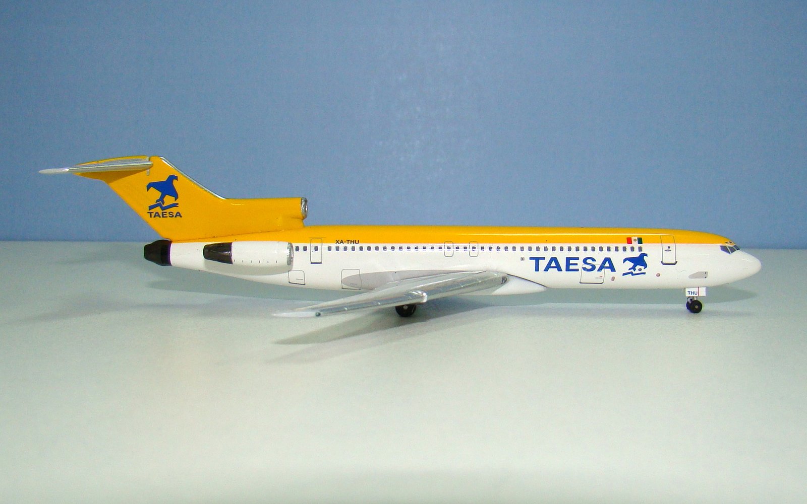 TAESA Boeing 727-225Adv XA-THU Aeroclassics 1:400 Scale Model Airliner