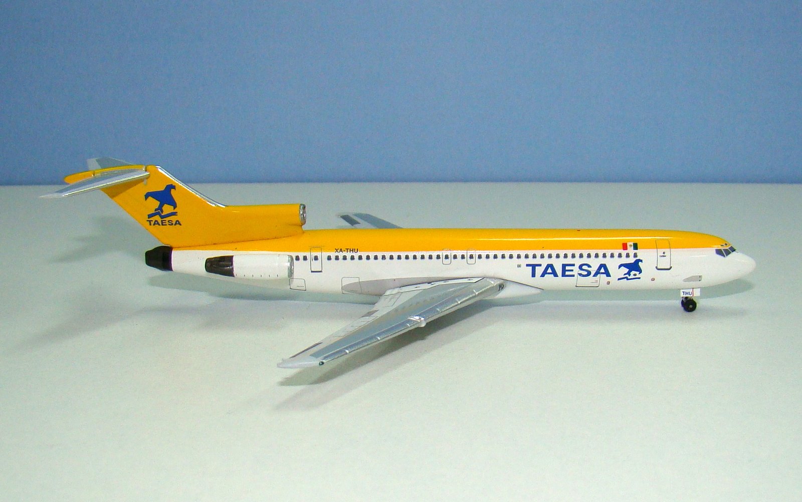 TAESA Boeing 727-225Adv XA-THU Aeroclassics 1:400 Scale Model Airliner