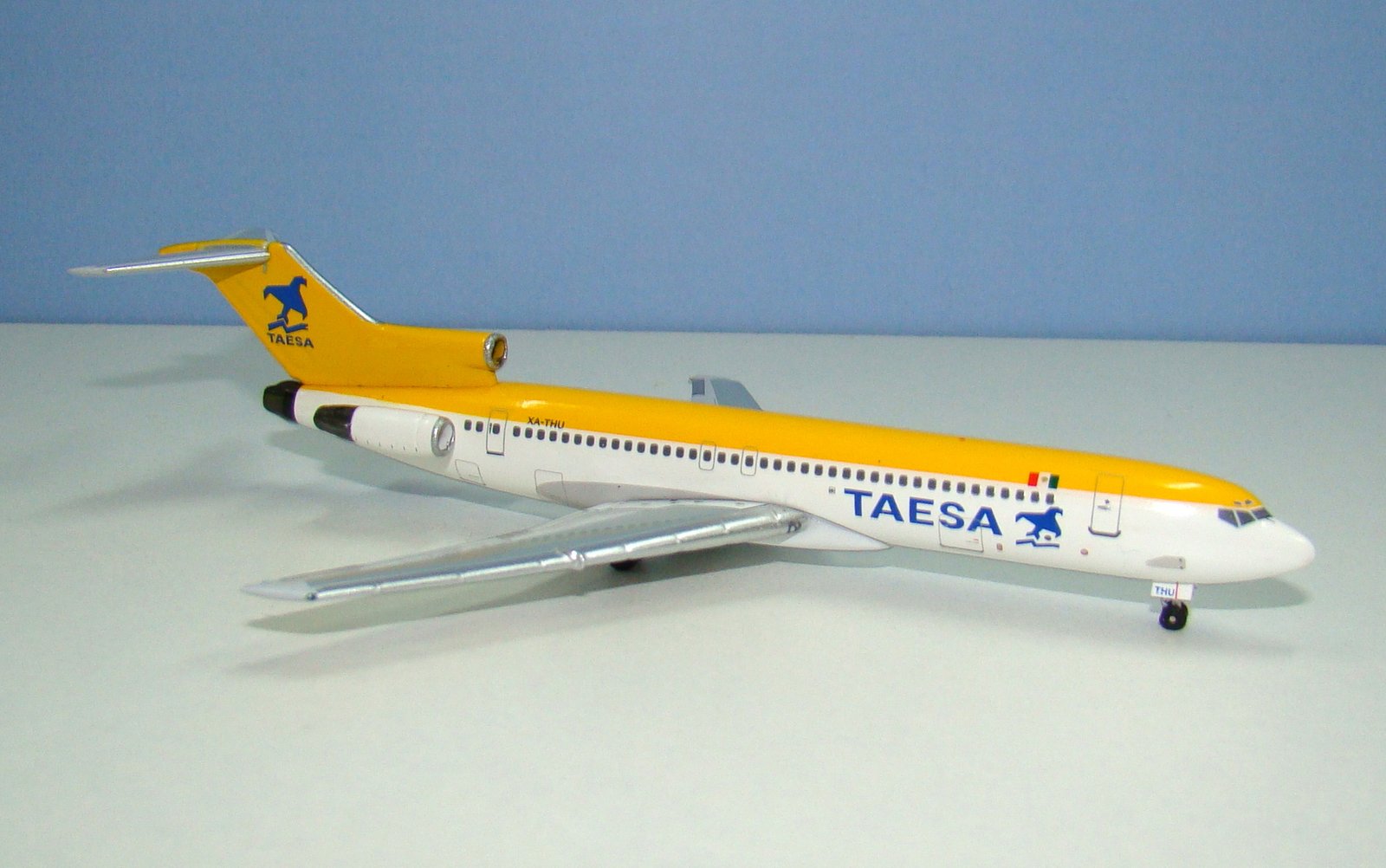 TAESA Boeing 727-225Adv XA-THU Aeroclassics 1:400 Scale Model Airliner