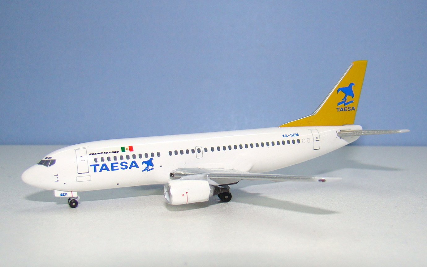 TAESA Boeing 737-3Y0 XA-SEM Aeroclassics 1:400 Scale Model Airliner