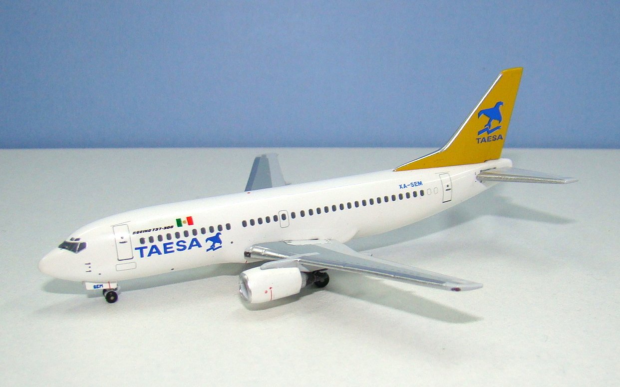 TAESA Boeing 737-3Y0 XA-SEM Aeroclassics 1:400 Scale Model Airliner
