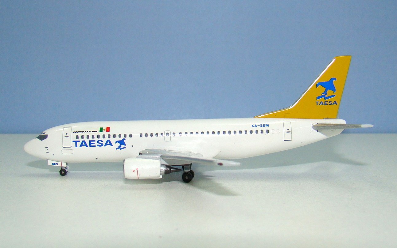 TAESA Boeing 737-3Y0 XA-SEM Aeroclassics 1:400 Scale Model Airliner