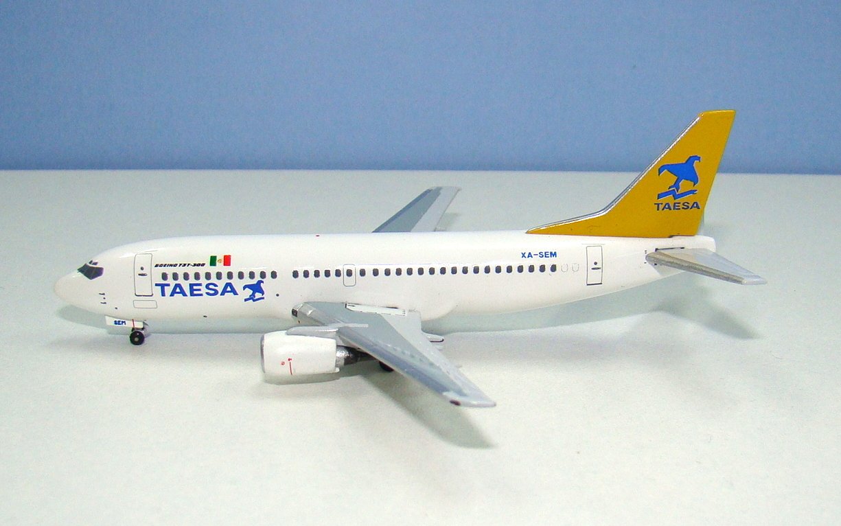 TAESA Boeing 737-3Y0 XA-SEM Aeroclassics 1:400 Scale Model Airliner
