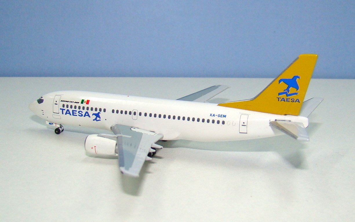 TAESA Boeing 737-3Y0 XA-SEM Aeroclassics 1:400 Scale Model Airliner
