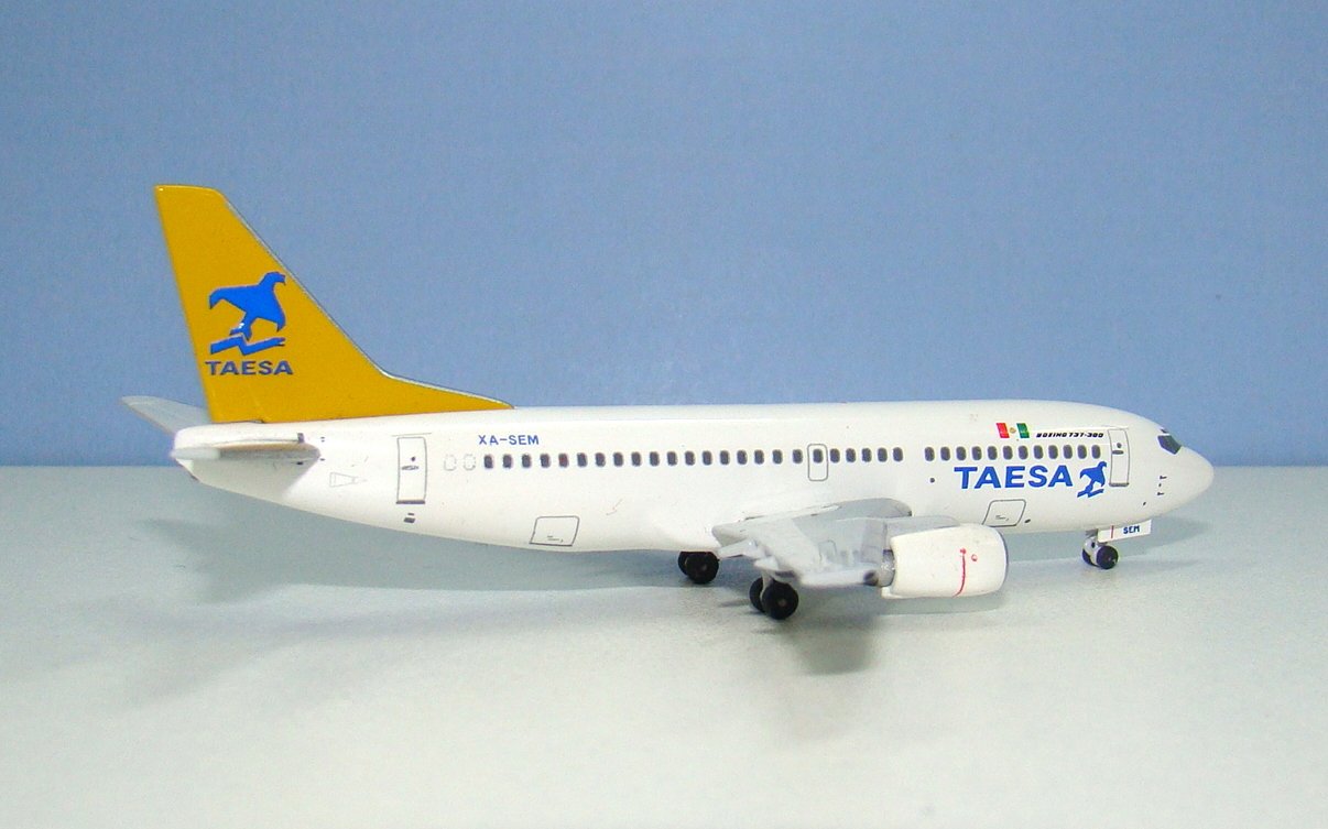 TAESA Boeing 737-3Y0 XA-SEM Aeroclassics 1:400 Scale Model Airliner