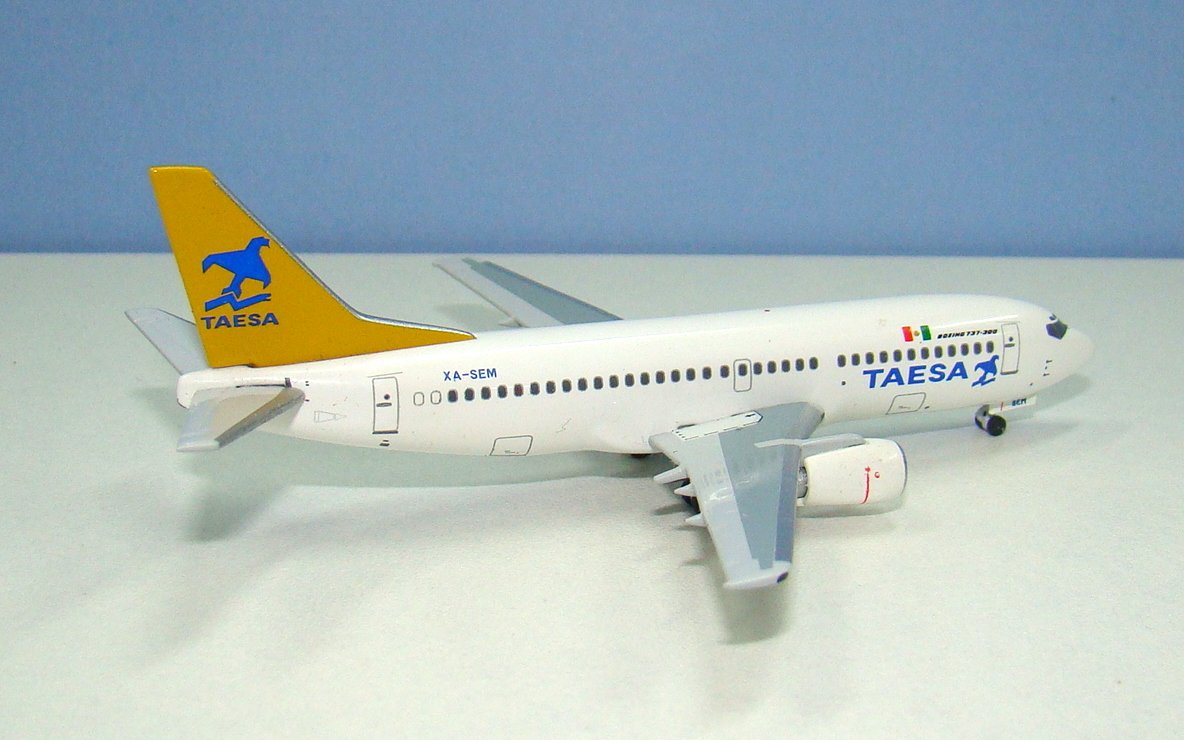TAESA Boeing 737-3Y0 XA-SEM Aeroclassics 1:400 Scale Model Airliner