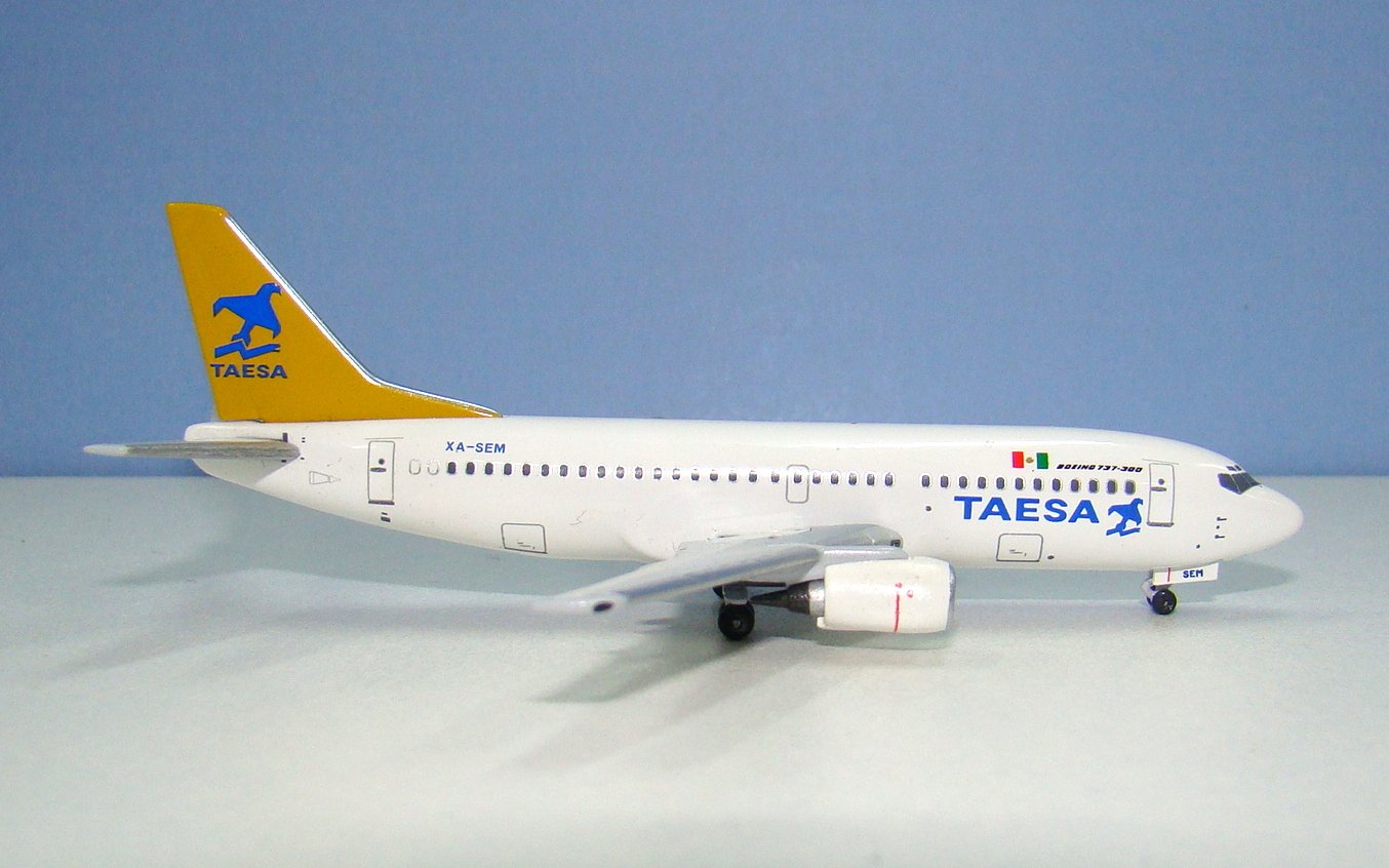 TAESA Boeing 737-3Y0 XA-SEM Aeroclassics 1:400 Scale Model Airliner