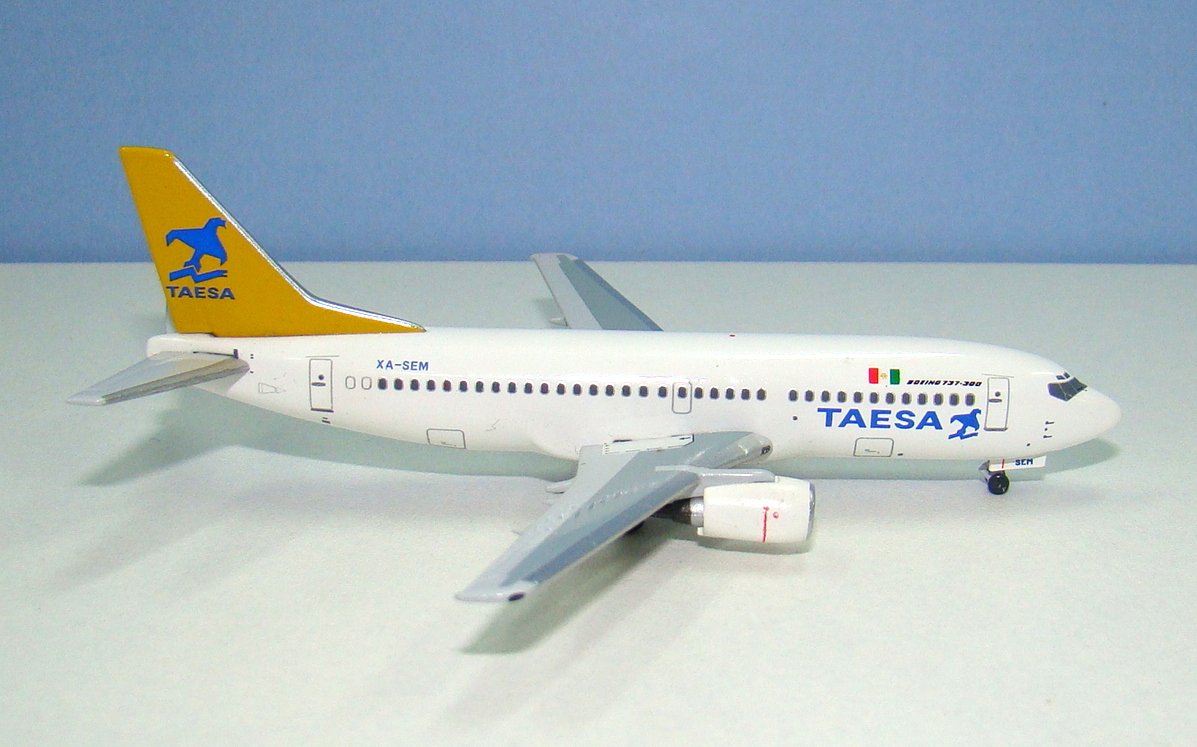 TAESA Boeing 737-3Y0 XA-SEM Aeroclassics 1:400 Scale Model Airliner