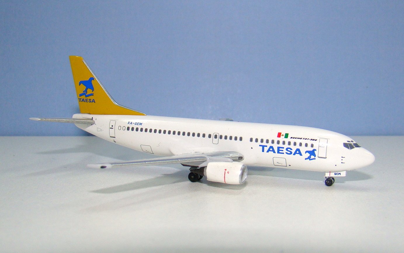 TAESA Boeing 737-3Y0 XA-SEM Aeroclassics 1:400 Scale Model Airliner
