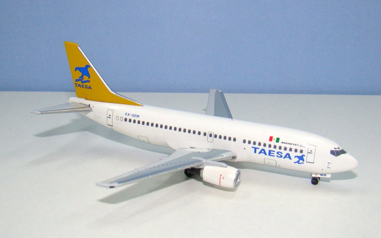 TAESA Boeing 737-3Y0 XA-SEM Aeroclassics 1:400 Scale Model Airliner