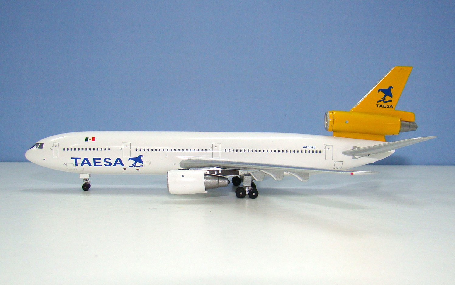 TAESA McDonnell Douglas DC-10-30 XA-SYE Aeroclassics 1:400 Scale Model Airliner