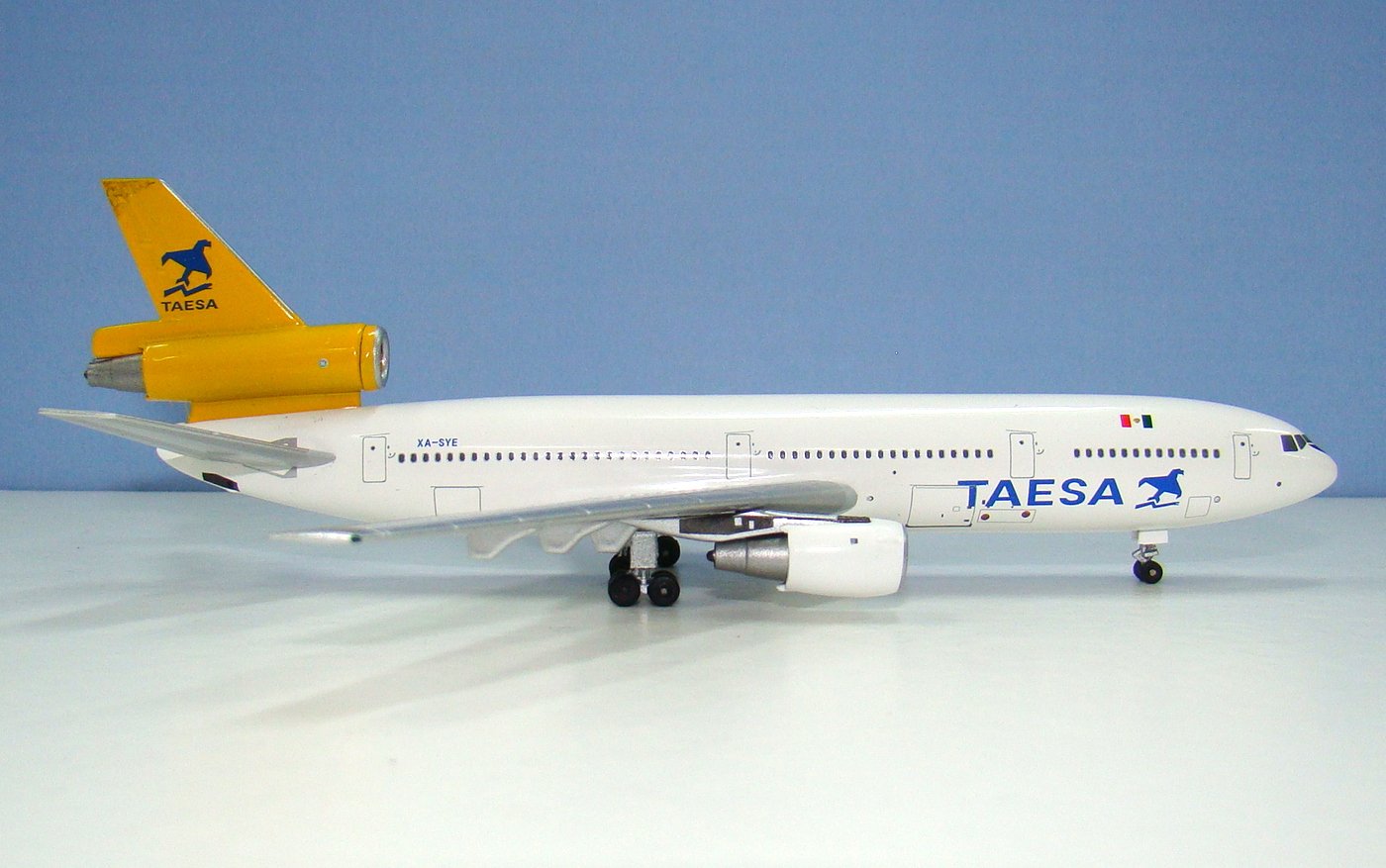 TAESA McDonnell Douglas DC-10-30 XA-SYE Aeroclassics 1:400 Scale Model Airliner