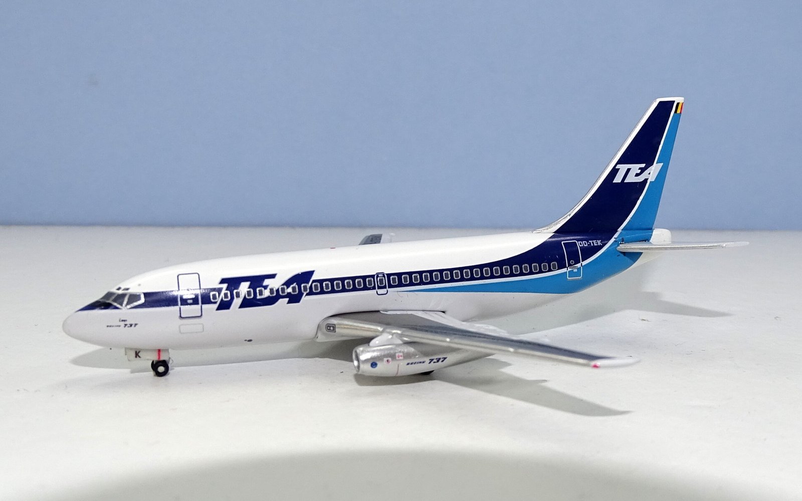 Trans European Airways Boeing 737-2M8 OO-TEK Aeroclassics 1:400 Scale Model Airliner