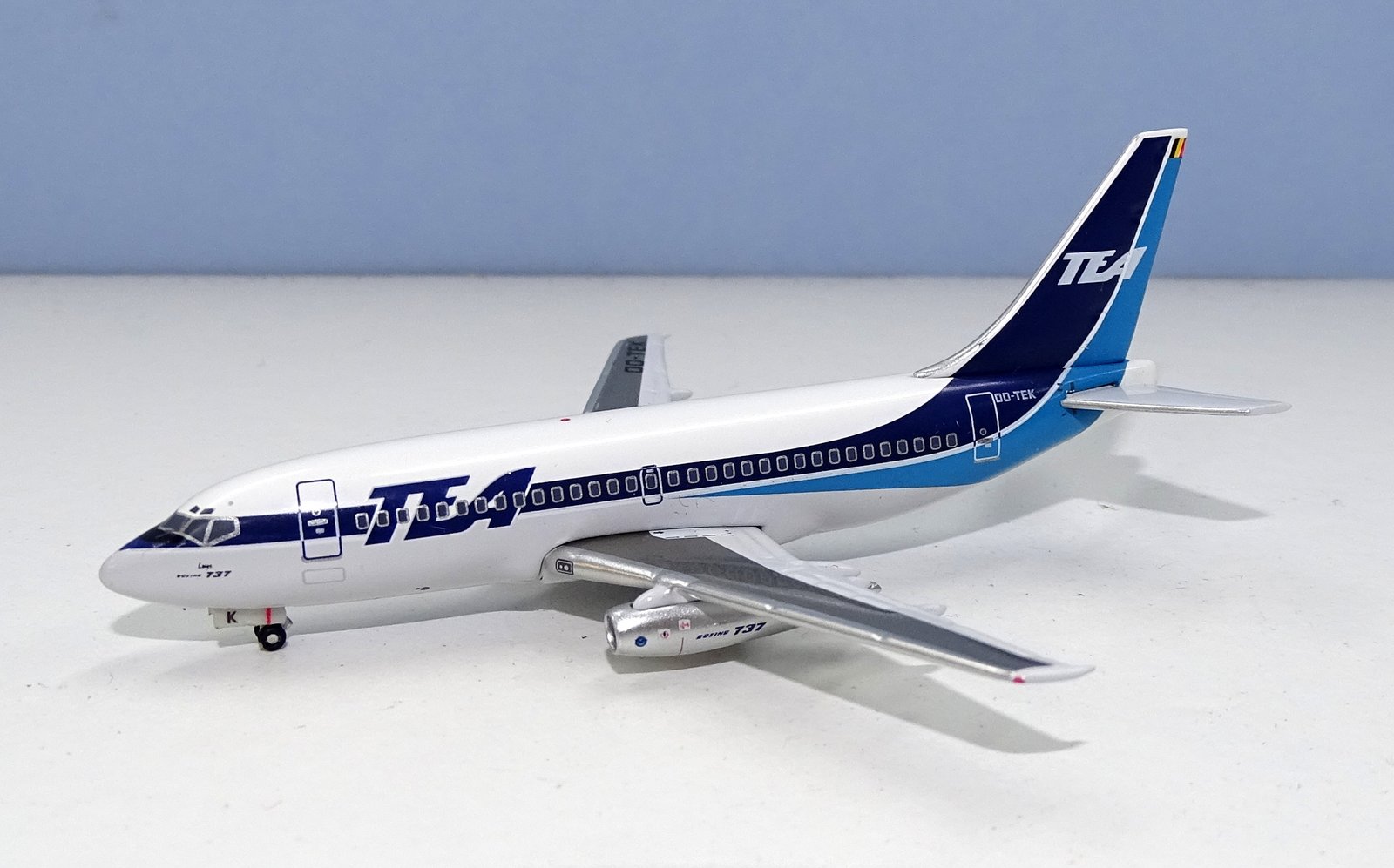 Trans European Airways Boeing 737-2M8 OO-TEK Aeroclassics 1:400 Scale Model Airliner