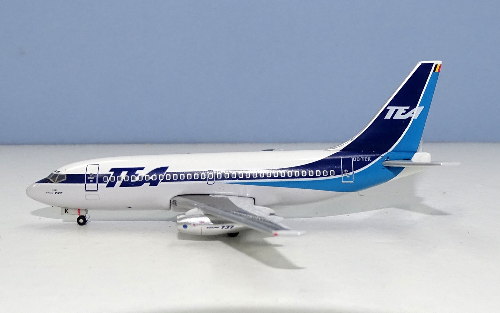 Trans European Airways Boeing 737-2M8 OO-TEK Aeroclassics 1:400 Scale Model Airliner