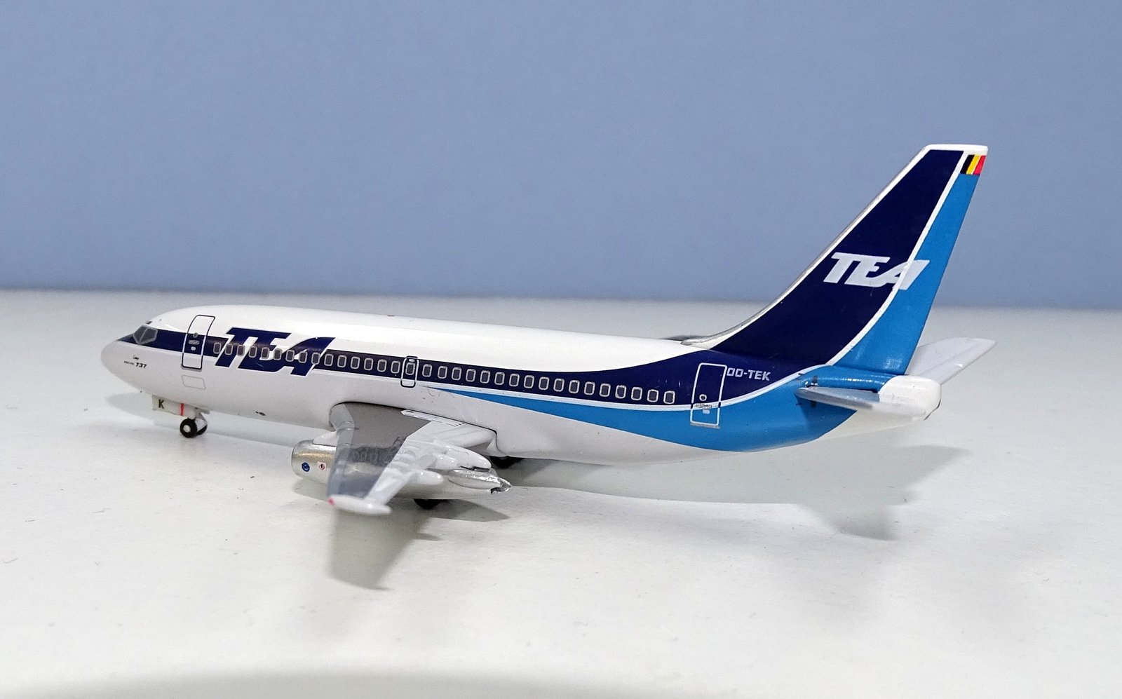 Trans European Airways Boeing 737-2M8 OO-TEK Aeroclassics 1:400 Scale Model Airliner