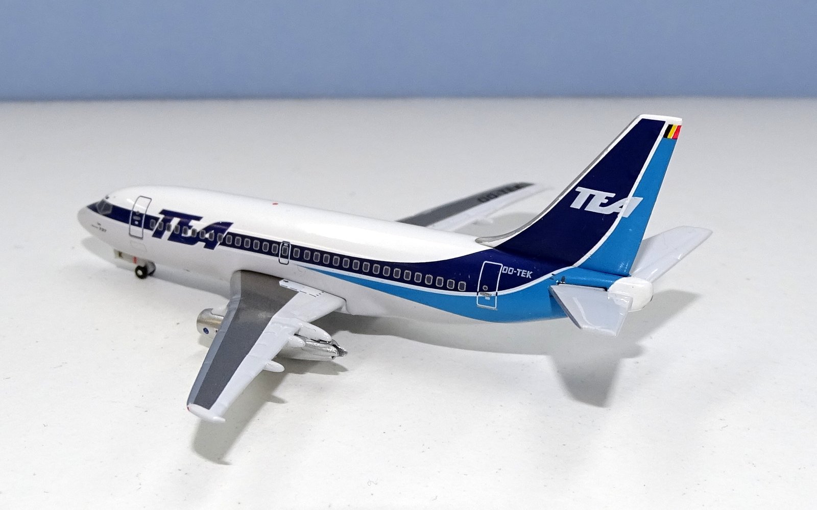 Trans European Airways Boeing 737-2M8 OO-TEK Aeroclassics 1:400 Scale Model Airliner