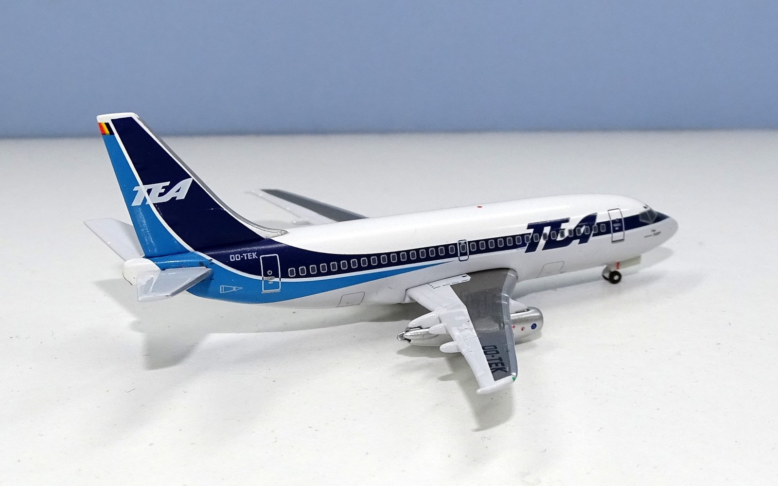 Trans European Airways Boeing 737-2M8 OO-TEK Aeroclassics 1:400 Scale Model Airliner