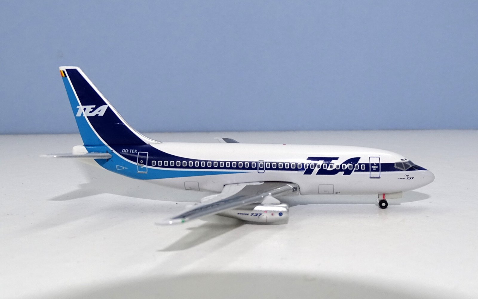 Trans European Airways Boeing 737-2M8 OO-TEK Aeroclassics 1:400 Scale Model Airliner