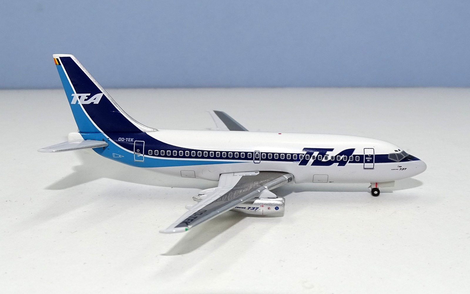 Trans European Airways Boeing 737-2M8 OO-TEK Aeroclassics 1:400 Scale Model Airliner