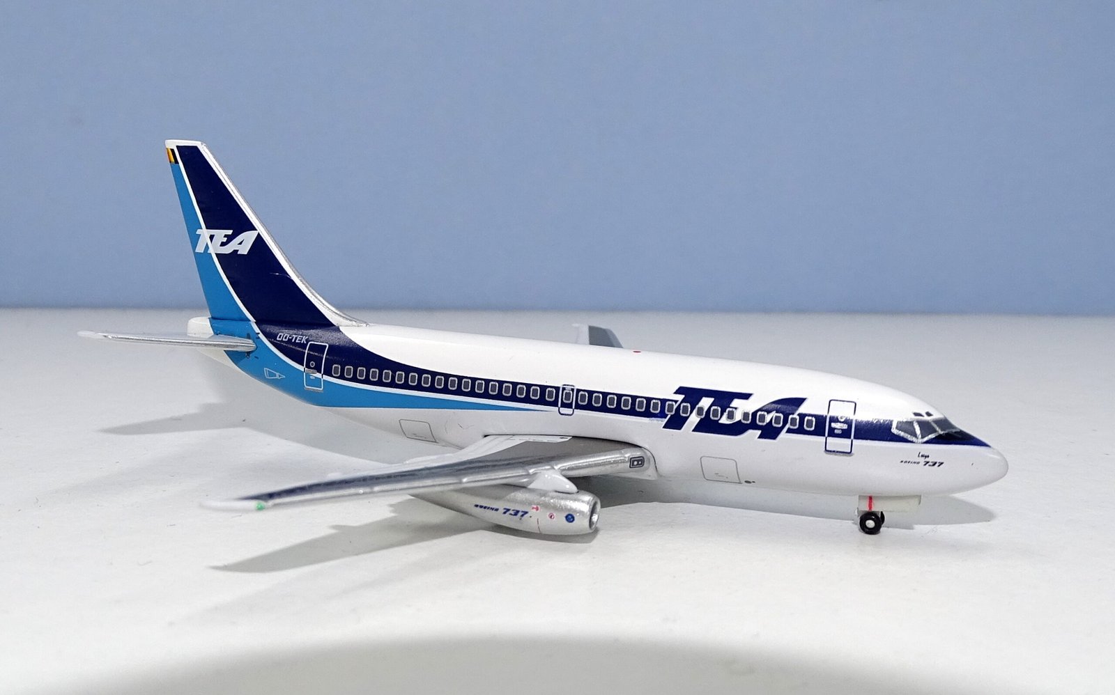 Trans European Airways Boeing 737-2M8 OO-TEK Aeroclassics 1:400 Scale Model Airliner