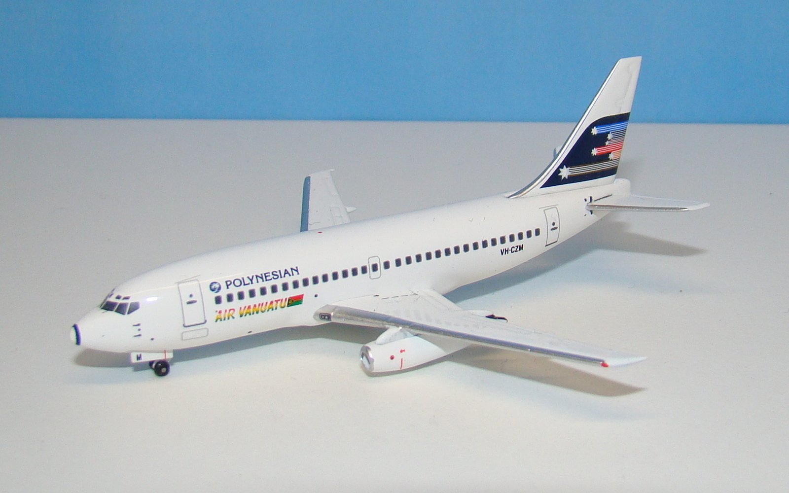 Polynesian/Air Vanuatu Boeing 737-200 VH-CZM Aeroclassics 1:400 Scale Model Airliner