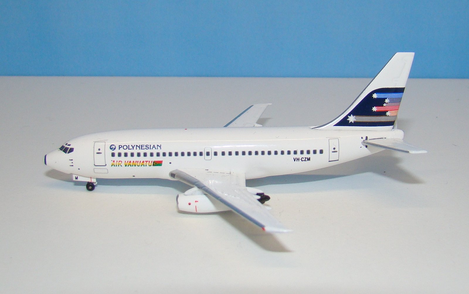 Polynesian/Air Vanuatu Boeing 737-200 VH-CZM Aeroclassics 1:400 Scale Model Airliner