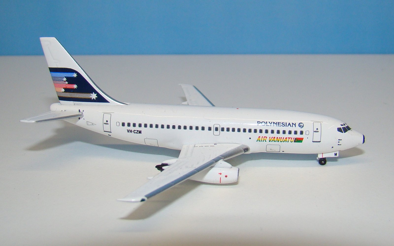 Polynesian/Air Vanuatu Boeing 737-200 VH-CZM Aeroclassics 1:400 Scale Model Airliner